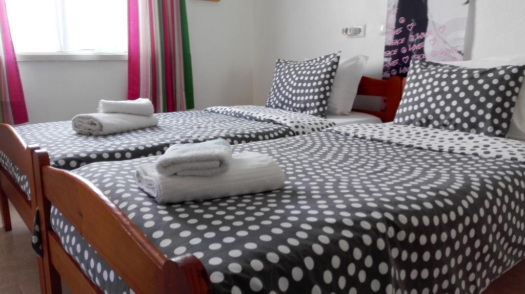Surf House Helena Hotel Đảo Đảo Baleal Phòng bức ảnh
